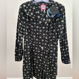 Meghan Los Angeles Coat Size 6 it’s floral and it has plaid inside.